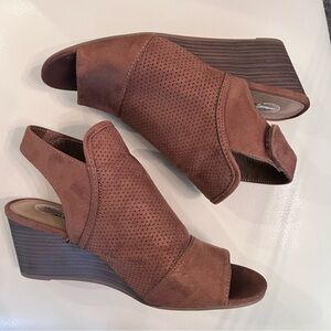 Seychelles Sunrise Peep Toe Brown Faux Suede Wedges Sz 8 w 2.5" heel